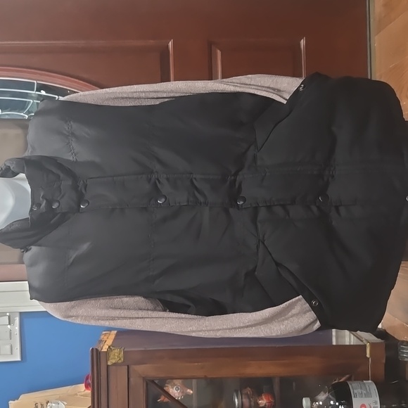 St. John's Bay Jackets & Blazers - St. John’s Bay Women's Puffer Vest, M